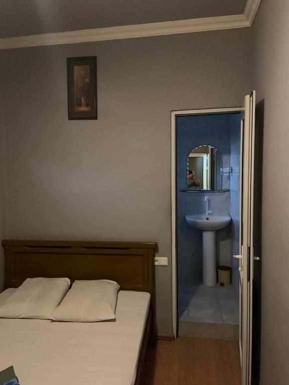 Postel nebo postele na pokoji v ubytování Tnak Hotel