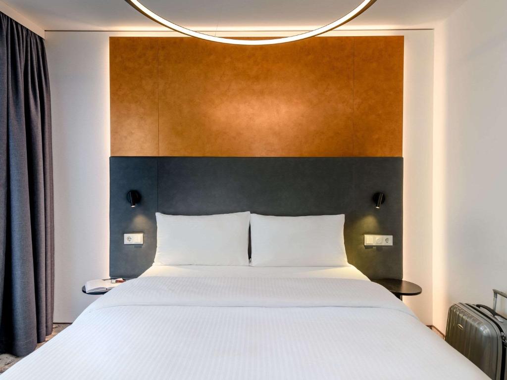 Postel nebo postele na pokoji v ubytování ibis Styles Bamberg