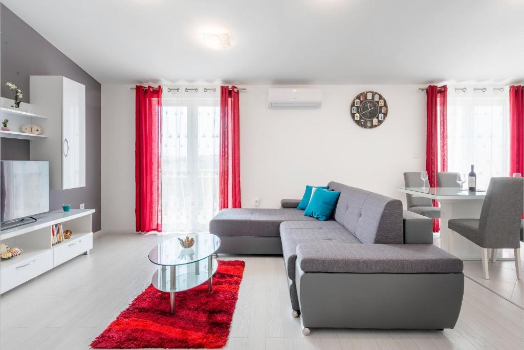 Apartments with parking space Stobrec, Split - 13122