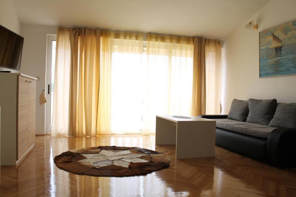 Fotografia z galérie ubytovania Apartments and rooms with a swimming pool Ploce, Neretva Delta - Usce Neretve - 15074 v destinácii Ploče