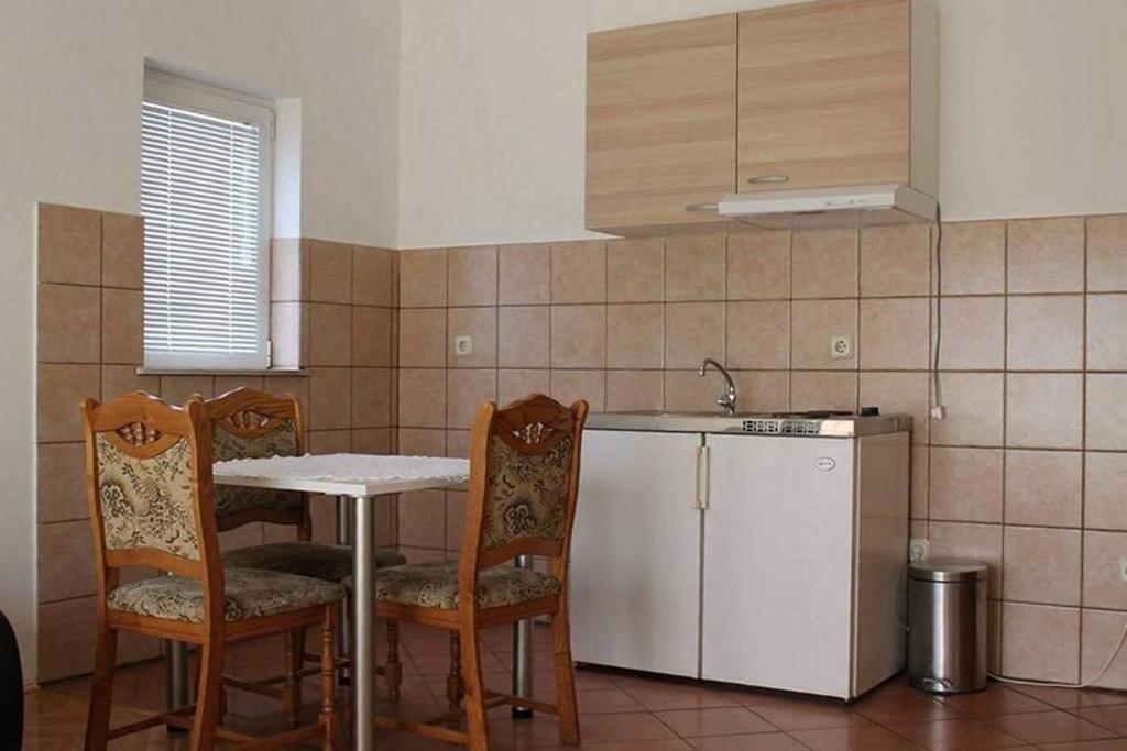 Fotografia z galérie ubytovania Apartments and rooms with a swimming pool Ploce, Neretva Delta - Usce Neretve - 15074 v destinácii Ploče