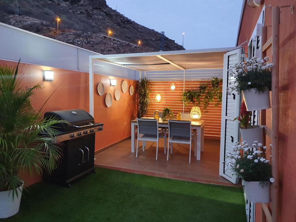 Fotografia z galérie ubytovania Fantástico ático con Jacuzzi y preciosa terraza v destinácii Puerto Rico de Gran Canaria