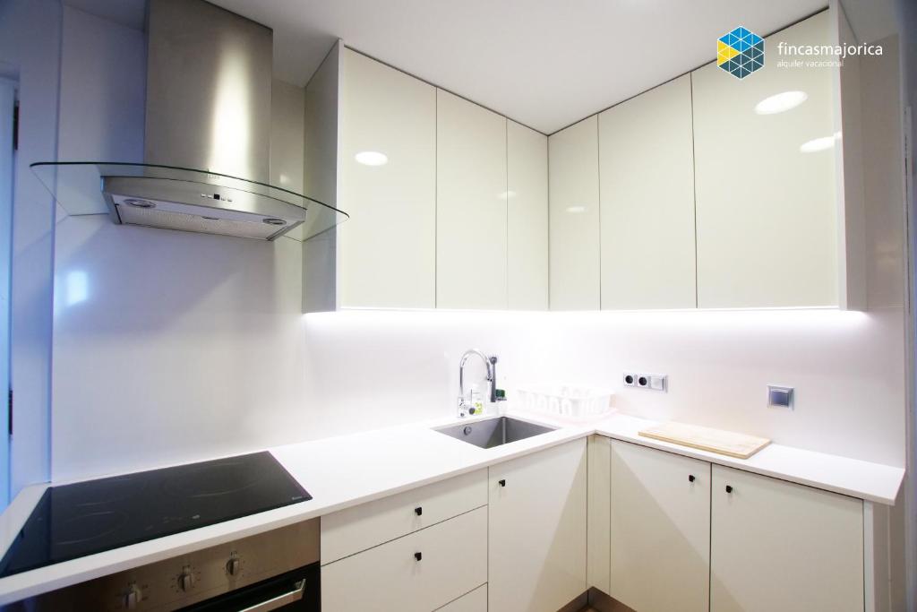 Kuchyň nebo kuchyňský kout v ubytování Apartamento Beach Cala Pi
