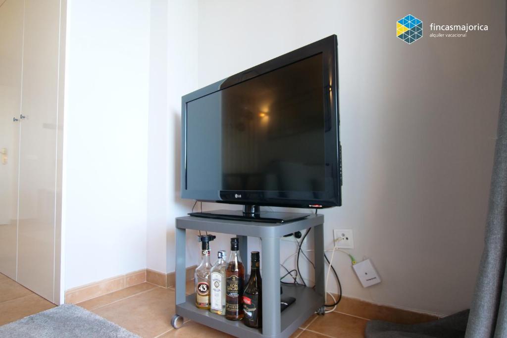 TV a/nebo společenská místnost v ubytování Apartamento Beach Cala Pi