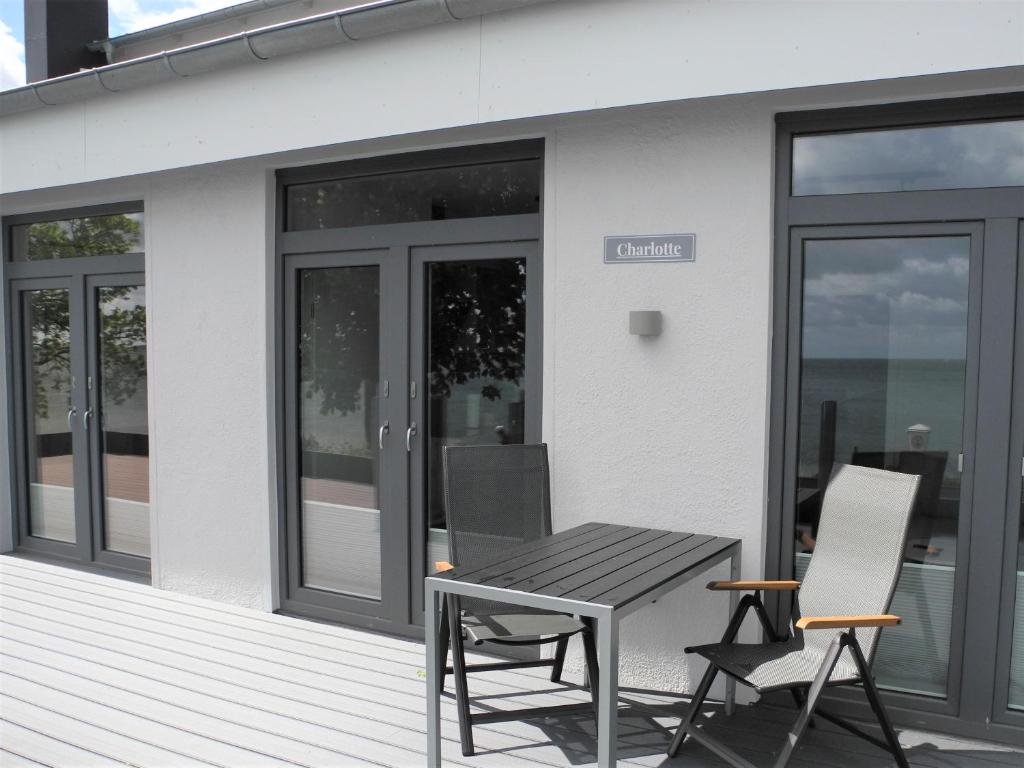 Balkón nebo terasa v ubytování Strandappartement Steinberghaff "Charlotte" mit Meerblick