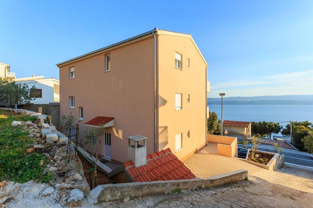 Fotografia z galérie ubytovania Apartments by the sea Stanici, Omis - 12929 v Omise