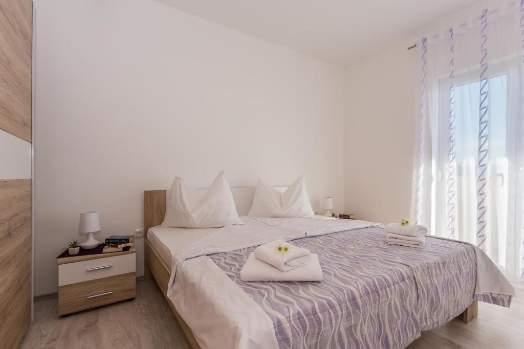 Fotografia z galérie ubytovania Apartments by the sea Stanici, Omis - 12929 v Omise