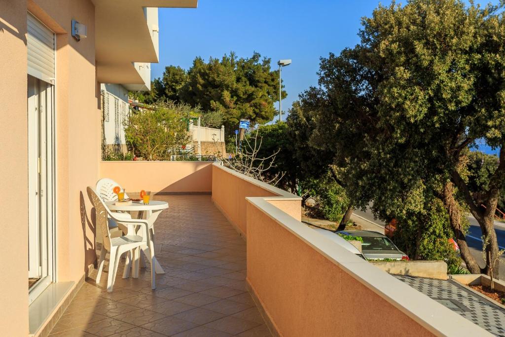 Fotografia z galérie ubytovania Apartments by the sea Stanici, Omis - 12929 v Omise