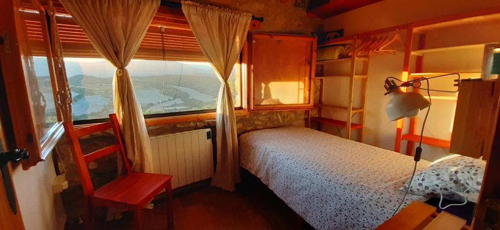 a small bedroom with a bed and a window at Ca La Martona 
