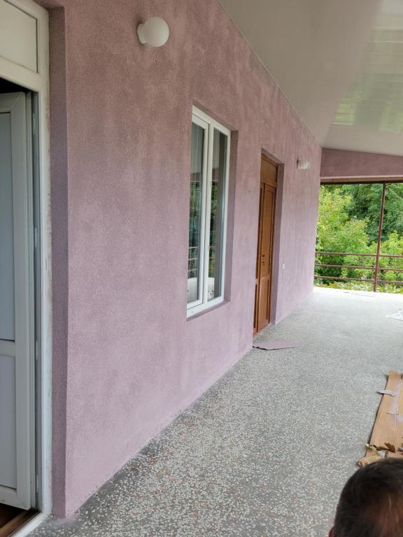 Φωτογραφία από το άλμπουμ του guest house TSVARA σε Vani