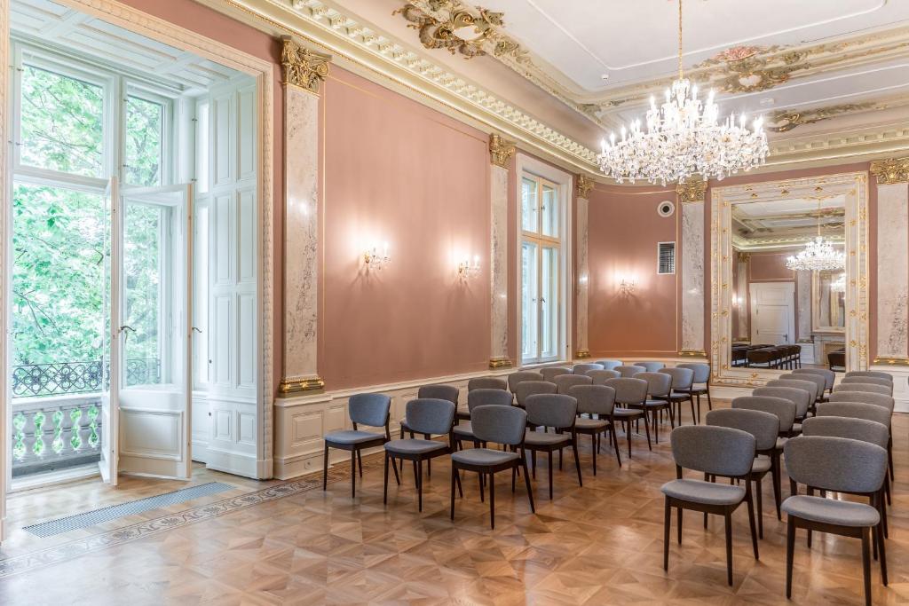 Posezení v ubytování Hotel Altus Palace - Destigo Hotels