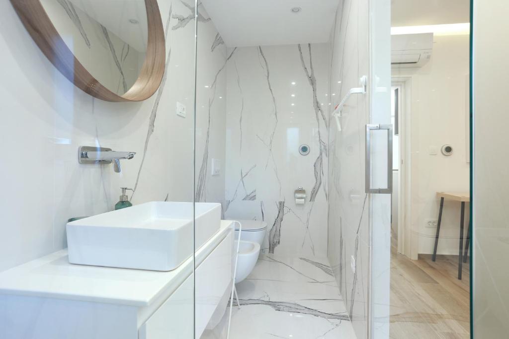 Kúpeľňa v ubytovaní Apartments by the sea Podstrana, Split - 9714