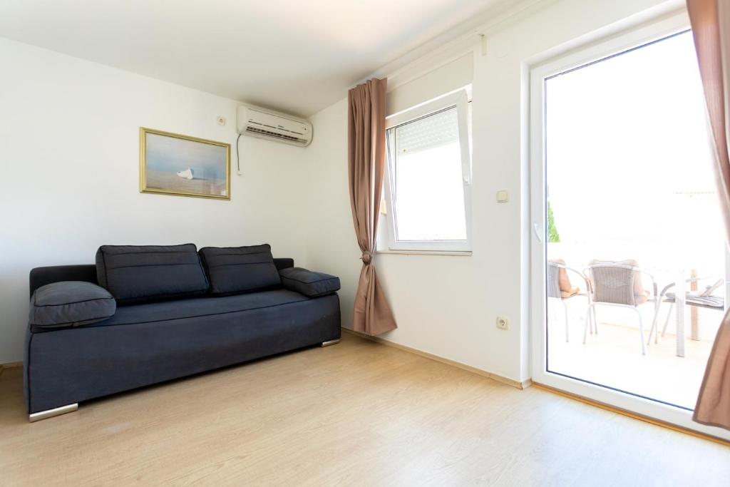 Posedenie v ubytovaní Family friendly apartments with a swimming pool Soline, Krk - 9715
