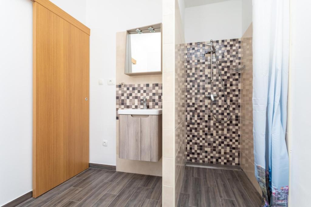 Kúpeľňa v ubytovaní Family friendly apartments with a swimming pool Soline, Krk - 9715