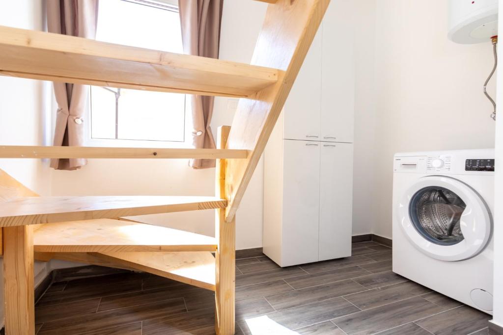 Posteľ alebo postele v izbe v ubytovaní Family friendly apartments with a swimming pool Soline, Krk - 9715