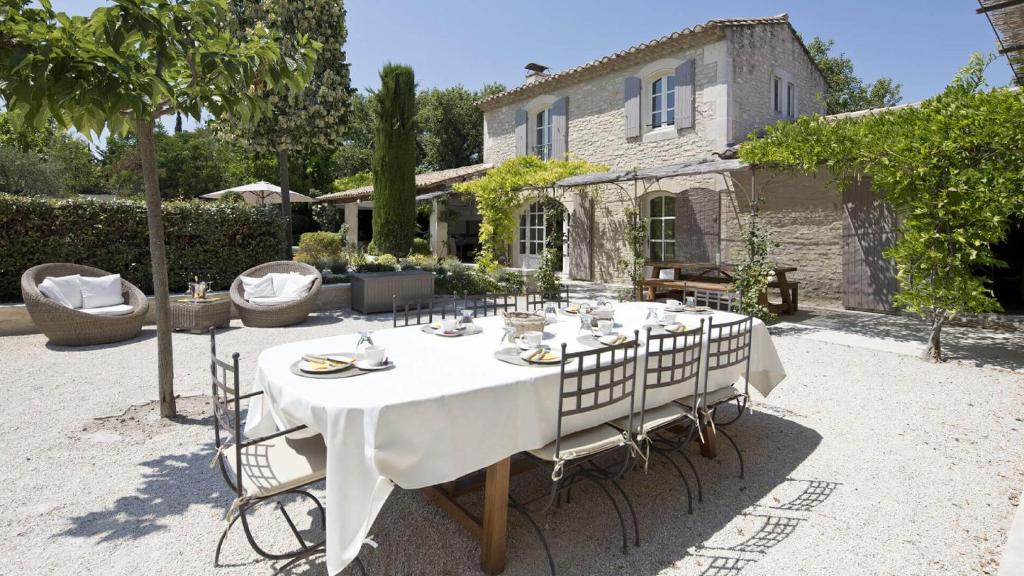 Located between the larger cities and the sea - Housity