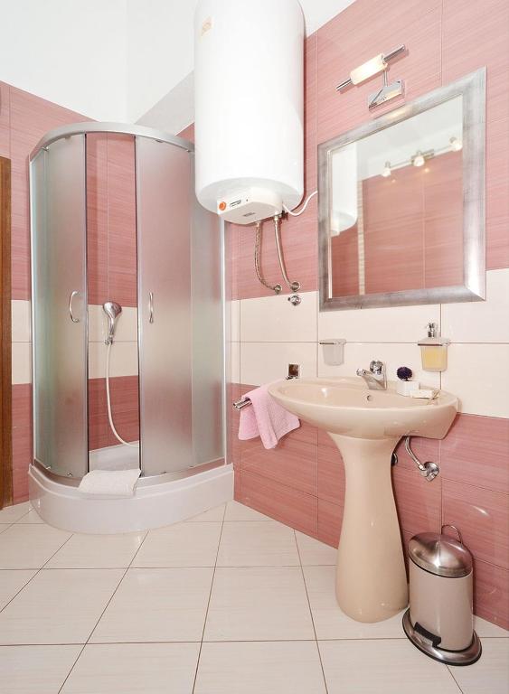Fotografia z galérie ubytovania Apartments for families with children Seget Vranjica, Trogir - 2976 v Donji Seget