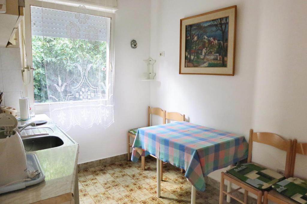 Fotografie z fotogalerie ubytování Apartments by the sea Omis - 2823 v Omiši