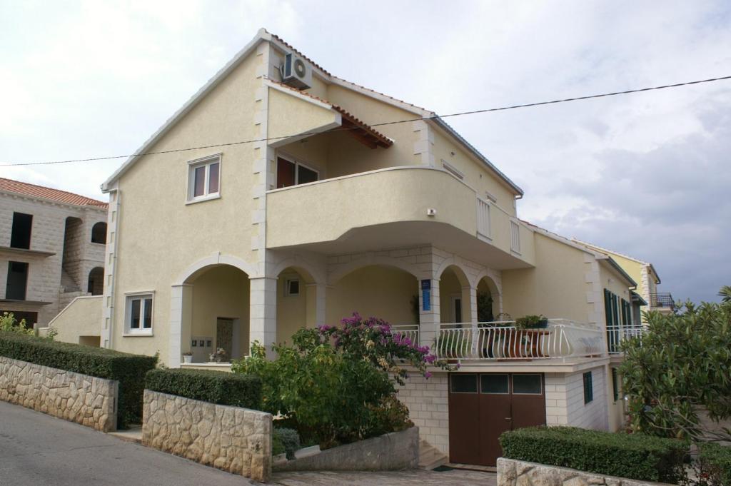 Fotografia z galérie ubytovania Apartments with a parking space Supetar, Brac - 2850 v Supetare