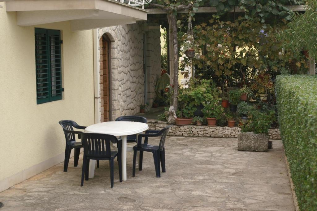 Fotografia z galérie ubytovania Apartments with a parking space Supetar, Brac - 2850 v Supetare