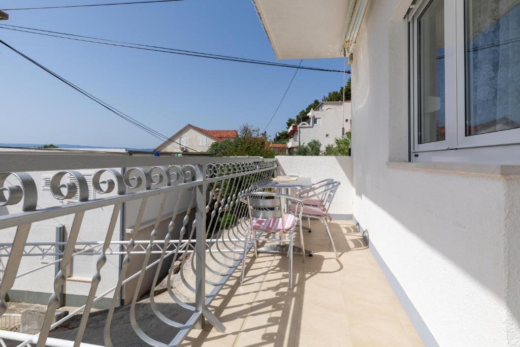 Balkón alebo terasa v ubytovaní Apartments by the sea Duce, Omis - 2992