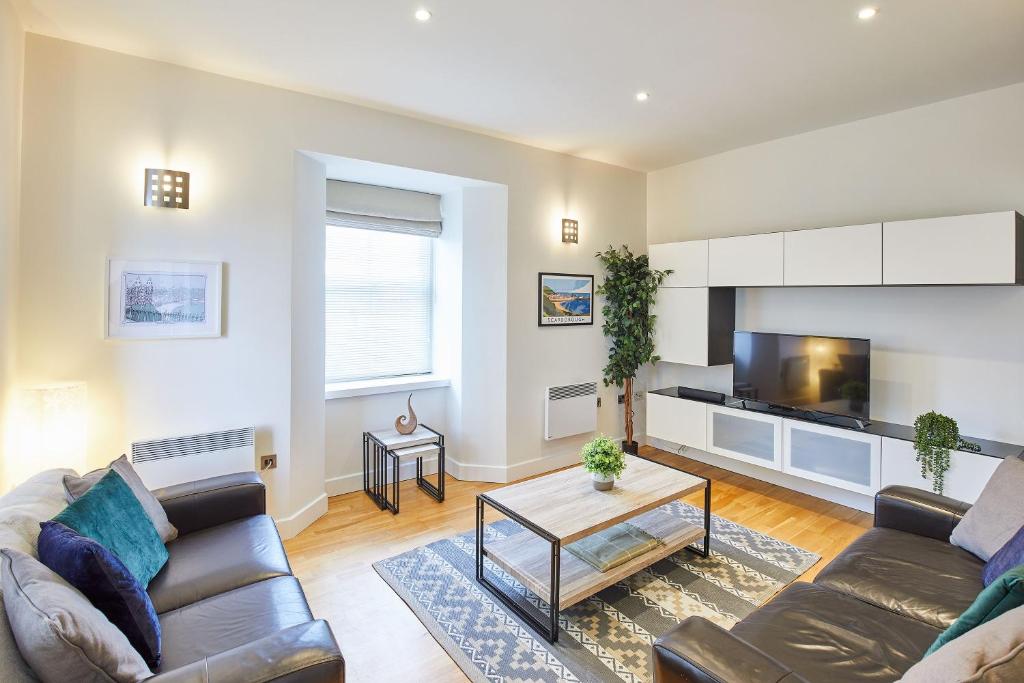 Host & Stay - 15 Easby Hall - Housity