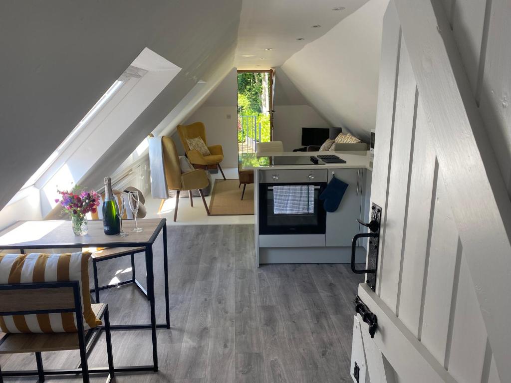 Gallery image of Redford Cottage Annex situated in the South Downs National Park offers excellent walking and cycling straight from your door Set in the eves of a charming wooden barn conversion with private entrance parking and terrace in Linchmere