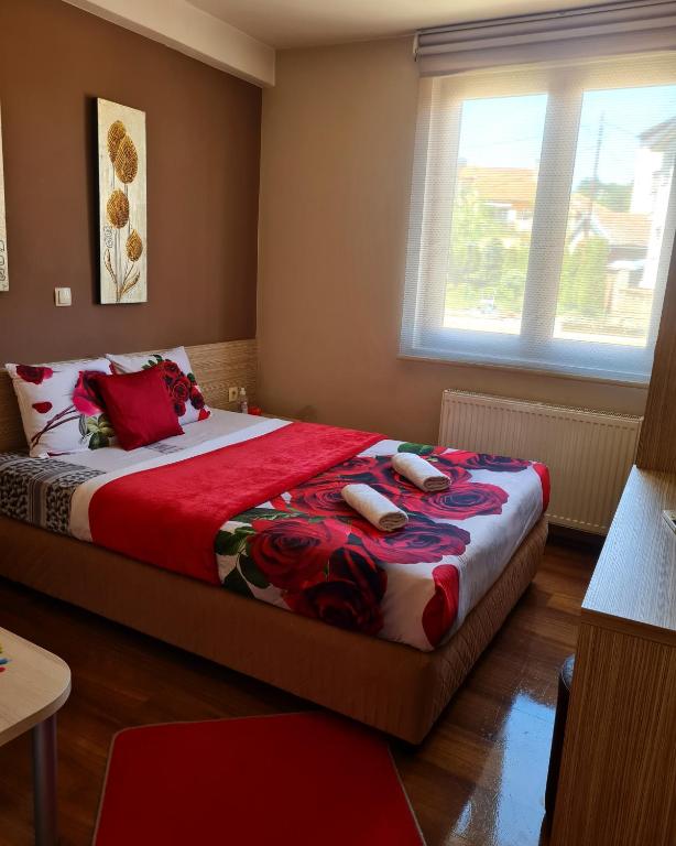 Postel nebo postele na pokoji v ubytování Hotel Bulevar