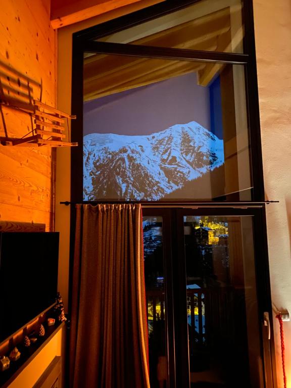 TV a/nebo společenská místnost v ubytování Chalet Ronchi - Foppolo Ski