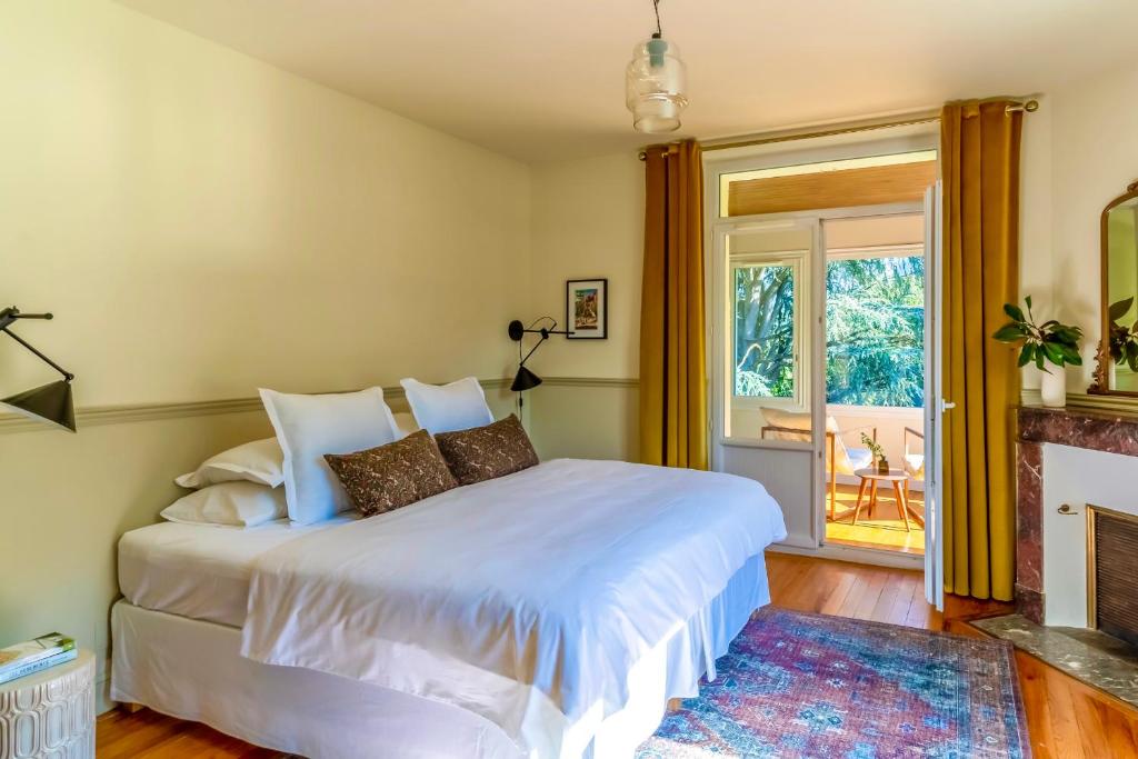Łóżko lub łóżka w pokoju w obiekcie Luxury Pyrenees Villa, Tourmalet, gardens, gym