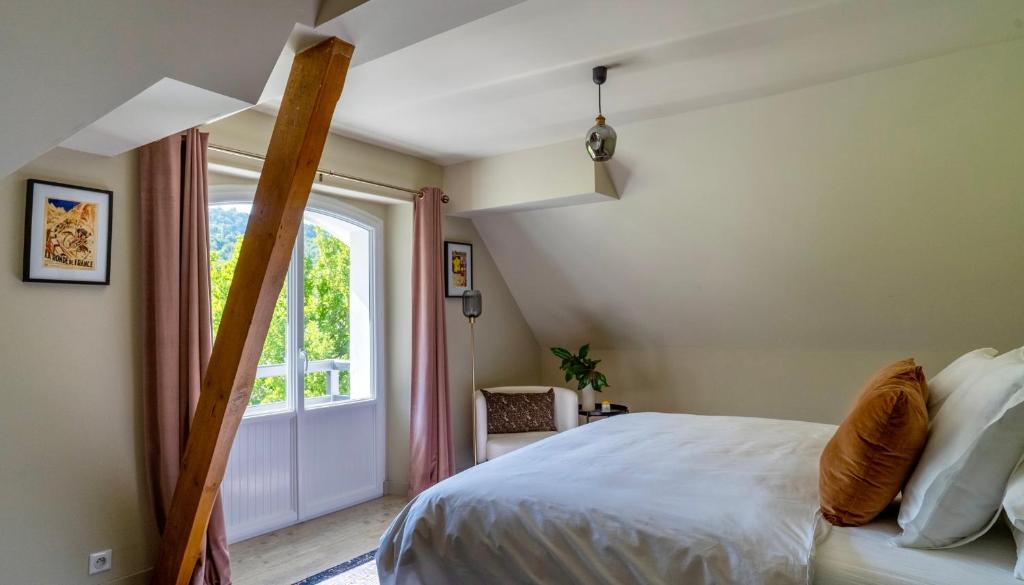 Łóżko lub łóżka w pokoju w obiekcie Luxury Pyrenees Villa, Tourmalet, gardens, gym