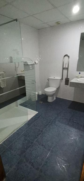 Koupelna v ubytování Hotel Corona de Atarfe