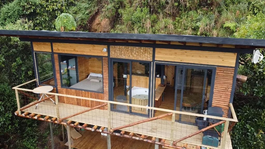 Balkon ili terasa u objektu Glamping con jacuzzi cerca a Medellin