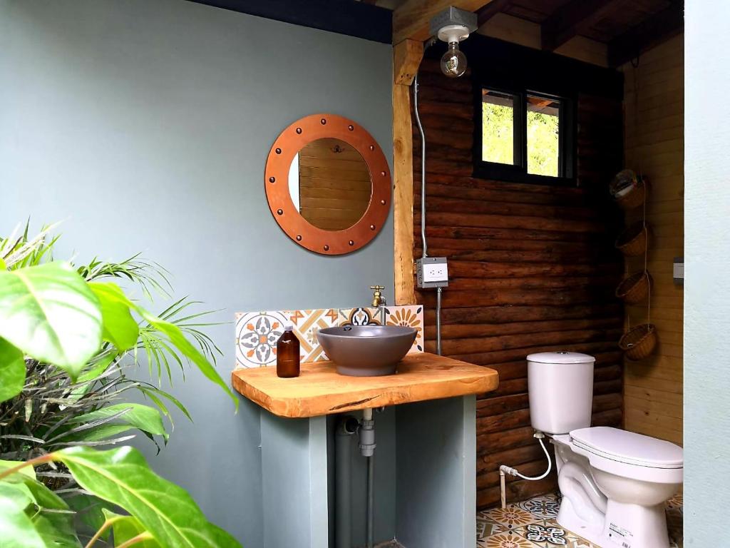 Kupatilo u objektu Glamping con jacuzzi cerca a Medellin