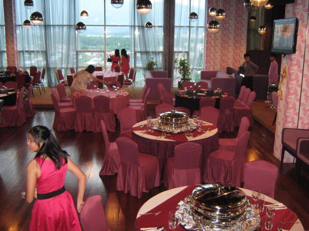 Hosté ubytování Courtyard Hotel 1Borneo