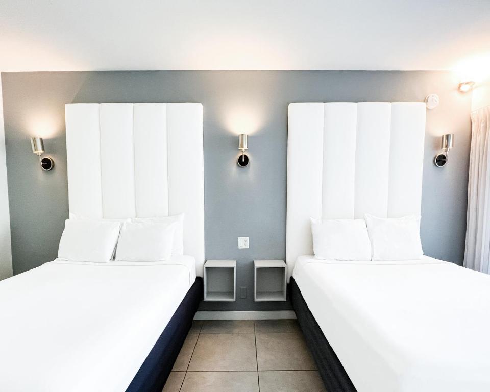 Postel nebo postele na pokoji v ubytování Royal Palms Resort & Spa