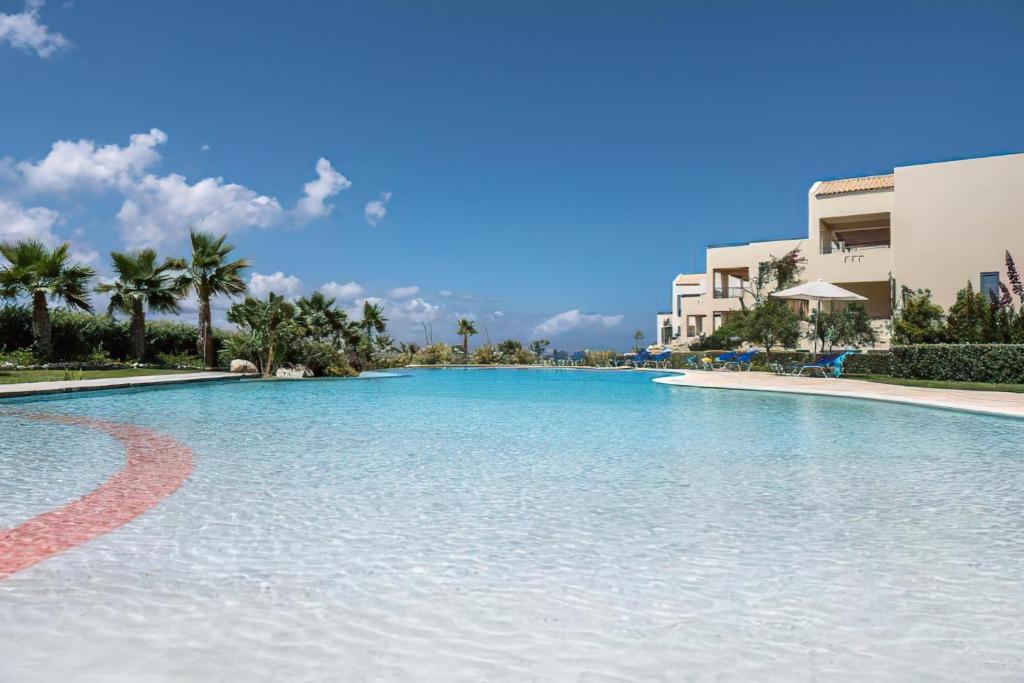 Resitour - Aphrodite Beachfront - Apartment With Balcony