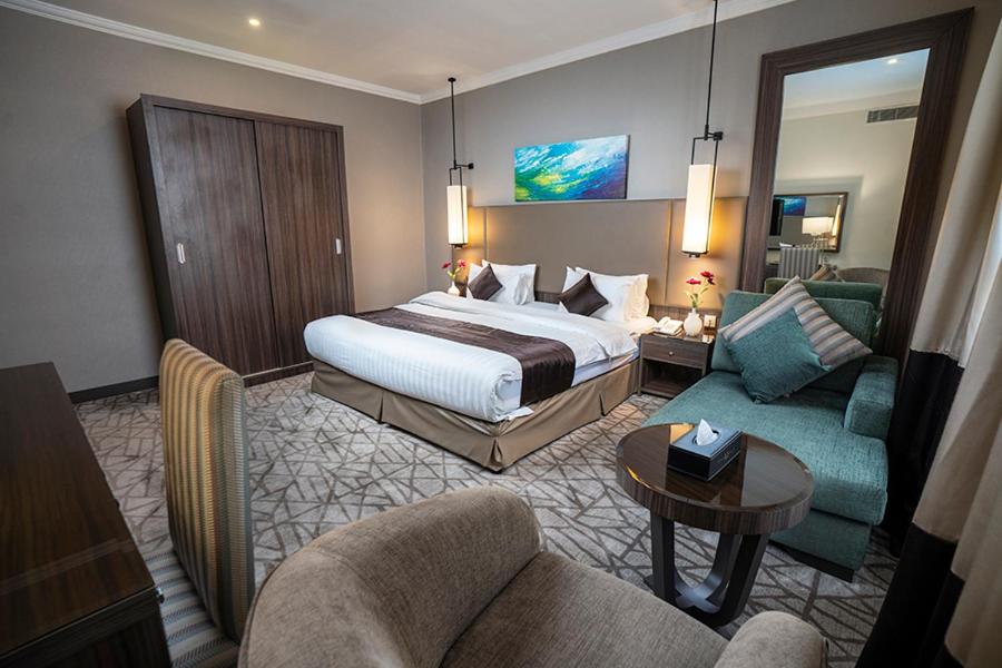 Postel nebo postele na pokoji v ubytování Aquila ALdiafah Hotel