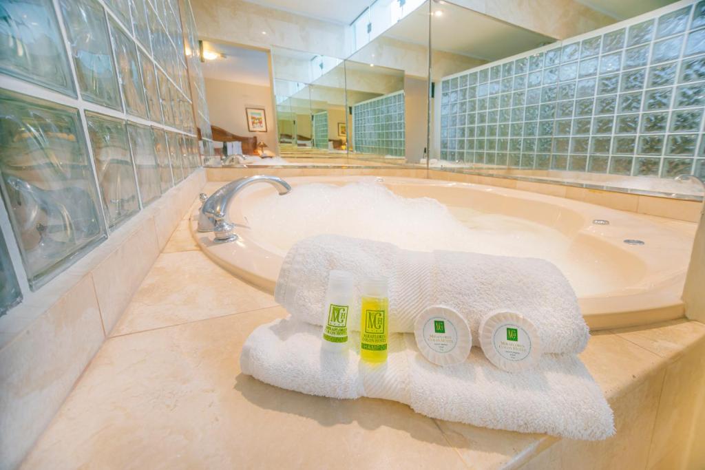 Baðherbergi á Miraflores Colon Hotel