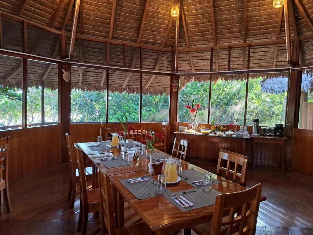 Restaurace v ubytování Andean Wings Sotupa Eco Lodge