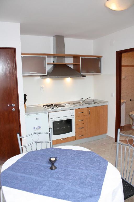 Kuchyňa alebo kuchynka v ubytovaní Apartments with a parking space Slano, Dubrovnik - 3184