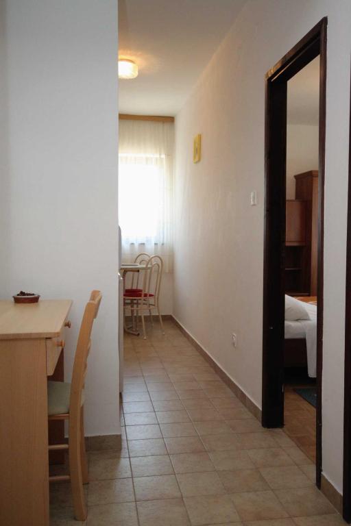 Fotografie z fotogalerie ubytování Apartments and rooms with parking space Krk - 3231 v destinaci Vrh