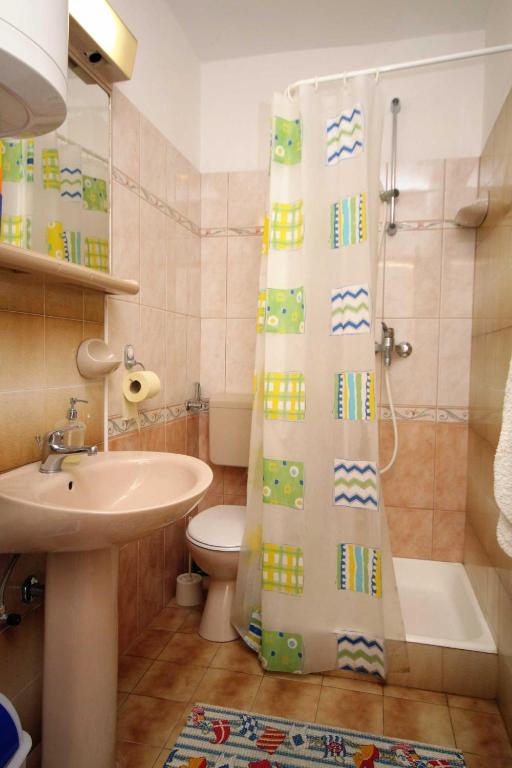 Fotografie z fotogalerie ubytování Apartments and rooms with parking space Krk - 3231 v destinaci Vrh