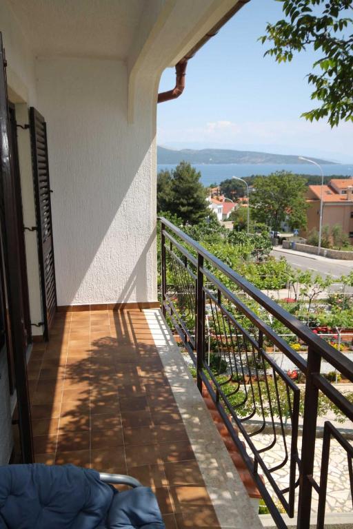 Fotografie z fotogalerie ubytování Apartments and rooms with parking space Krk - 3231 v destinaci Vrh