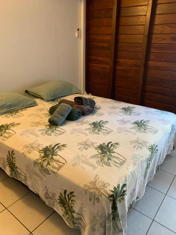 a bed with a person laying on it at TRANSIT AFFAIRES - LOISIRS in Pointe-à-Pitre