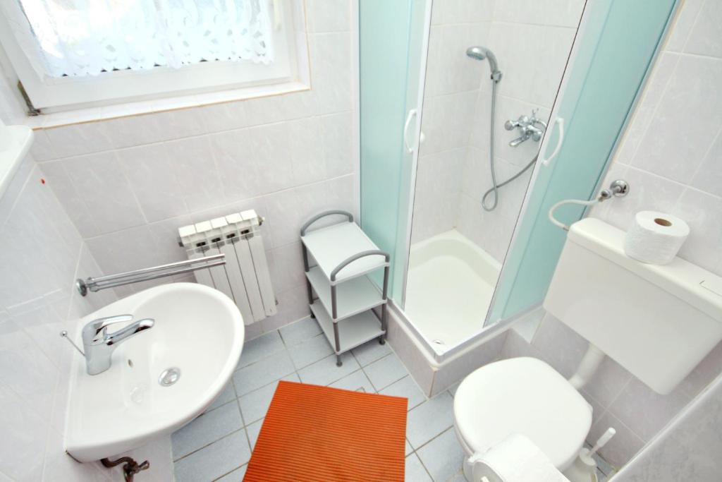 Zdjęcie z galerii obiektu Apartments by the sea Rtina - Miletici, Zadar - 3257 w Ražancu
