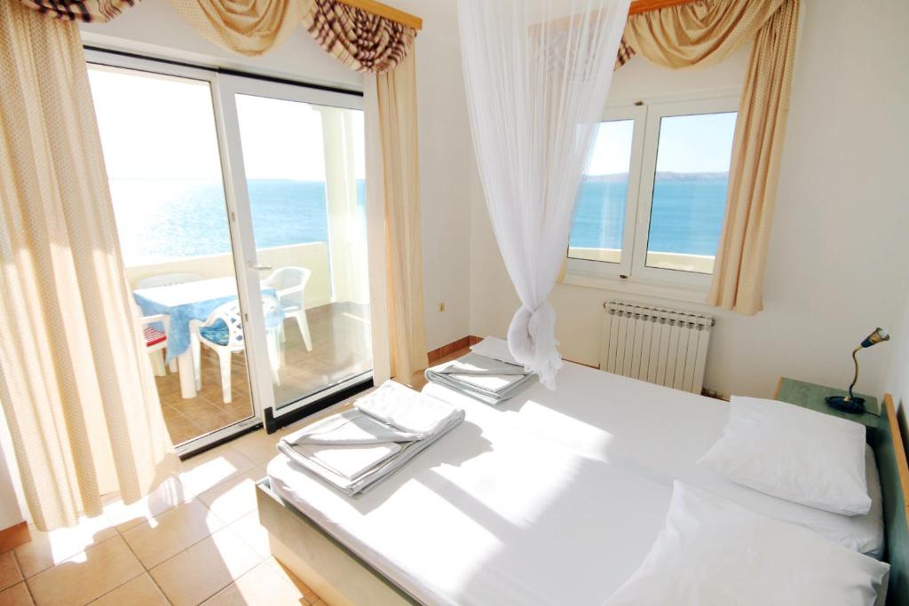 Zdjęcie z galerii obiektu Apartments by the sea Rtina - Miletici, Zadar - 3257 w Ražancu