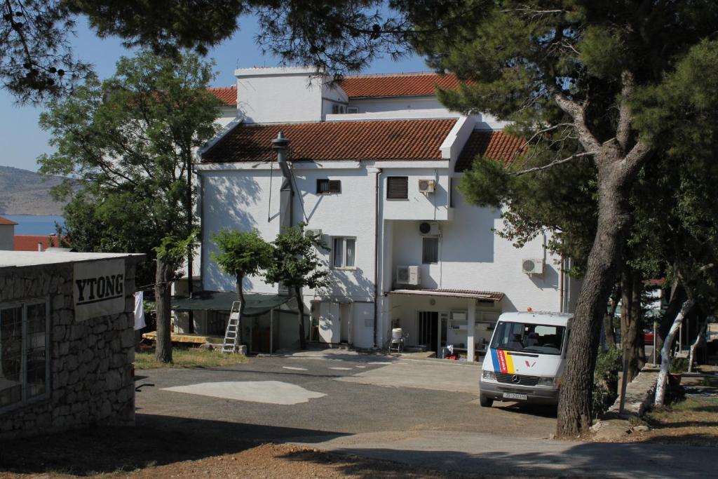 Zdjęcie z galerii obiektu Rooms by the sea Starigrad, Paklenica - 3335 w mieście Starigrad-Paklenica