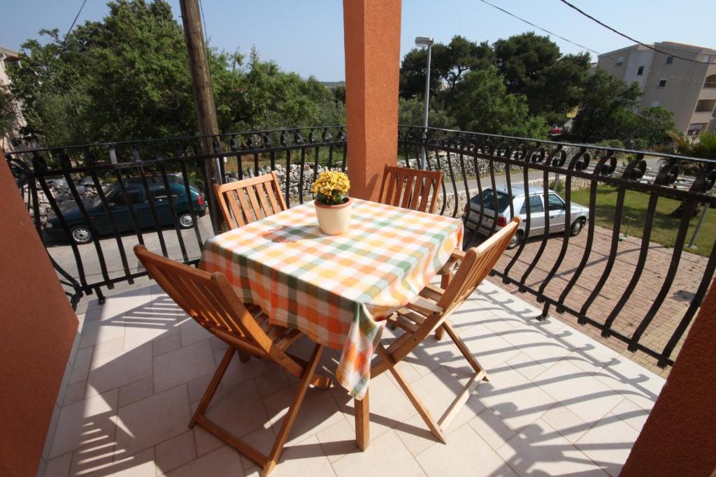 Balkón nebo terasa v ubytování Apartments with a parking space Novalja, Pag - 3299