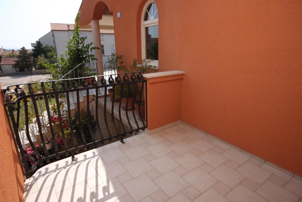 Balkón nebo terasa v ubytování Apartments with a parking space Novalja, Pag - 3299